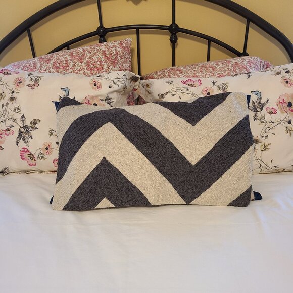 Pottery Barn pillow cover - Picture 1 of 5